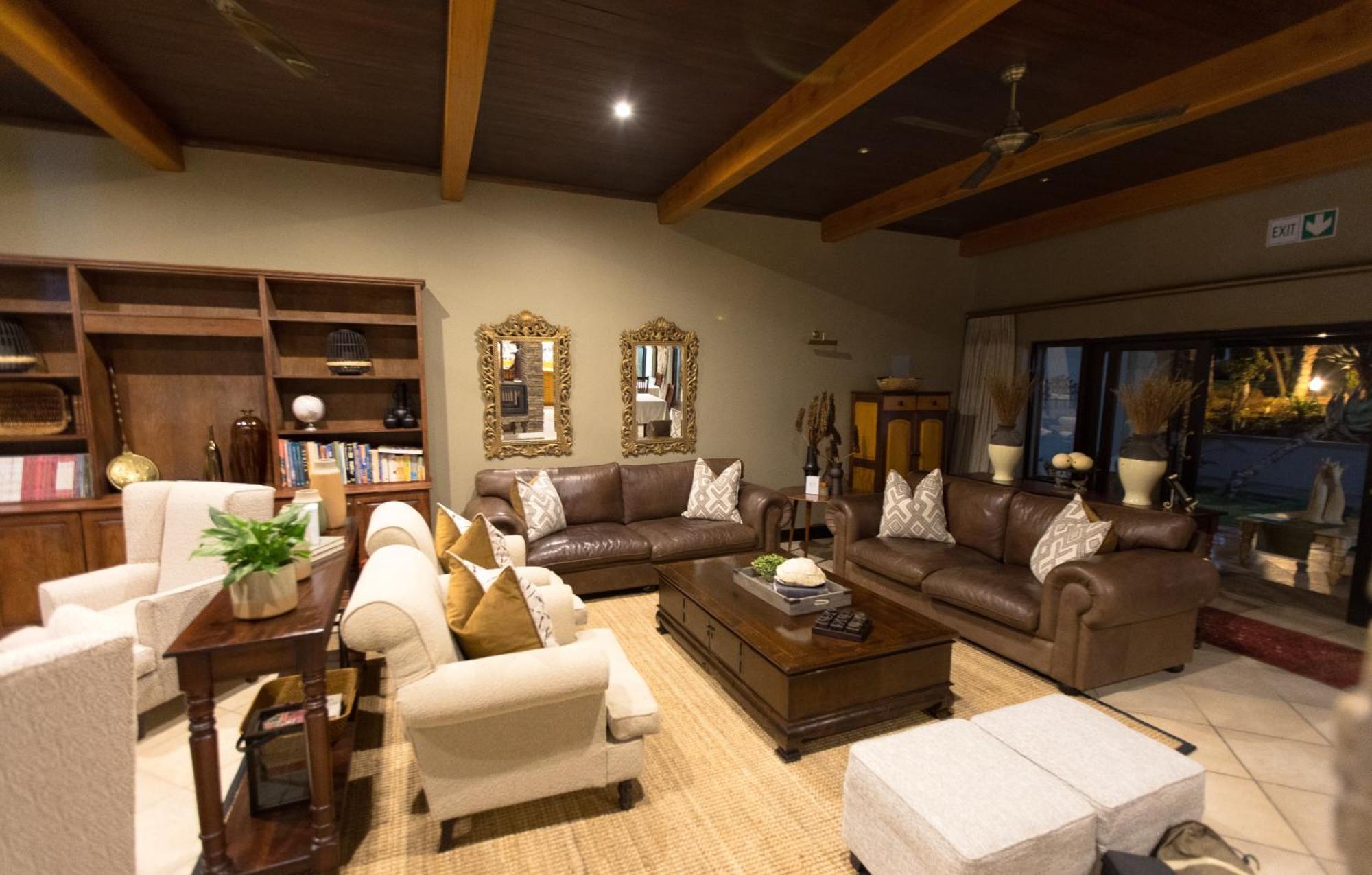 Swartberg Private Game Lodge 奥茨胡恩 外观 照片