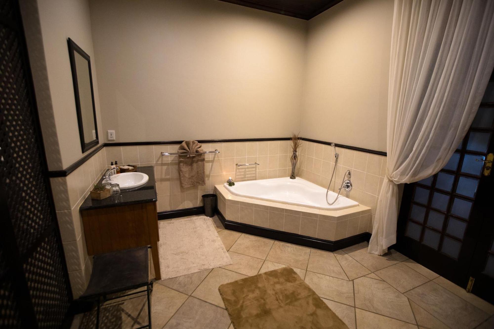 Swartberg Private Game Lodge 奥茨胡恩 外观 照片