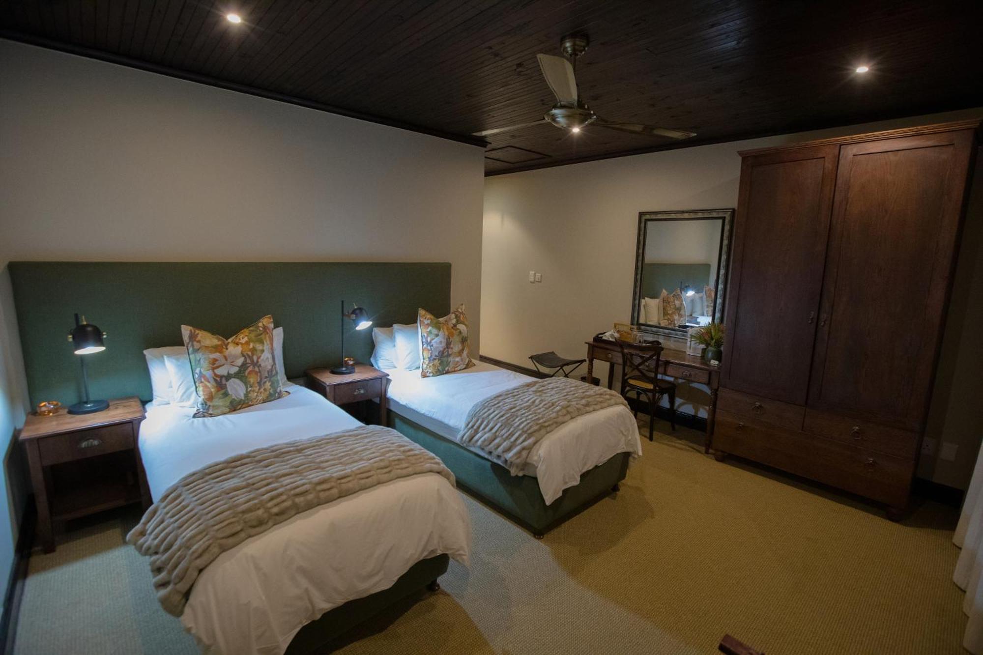 Swartberg Private Game Lodge 奥茨胡恩 外观 照片