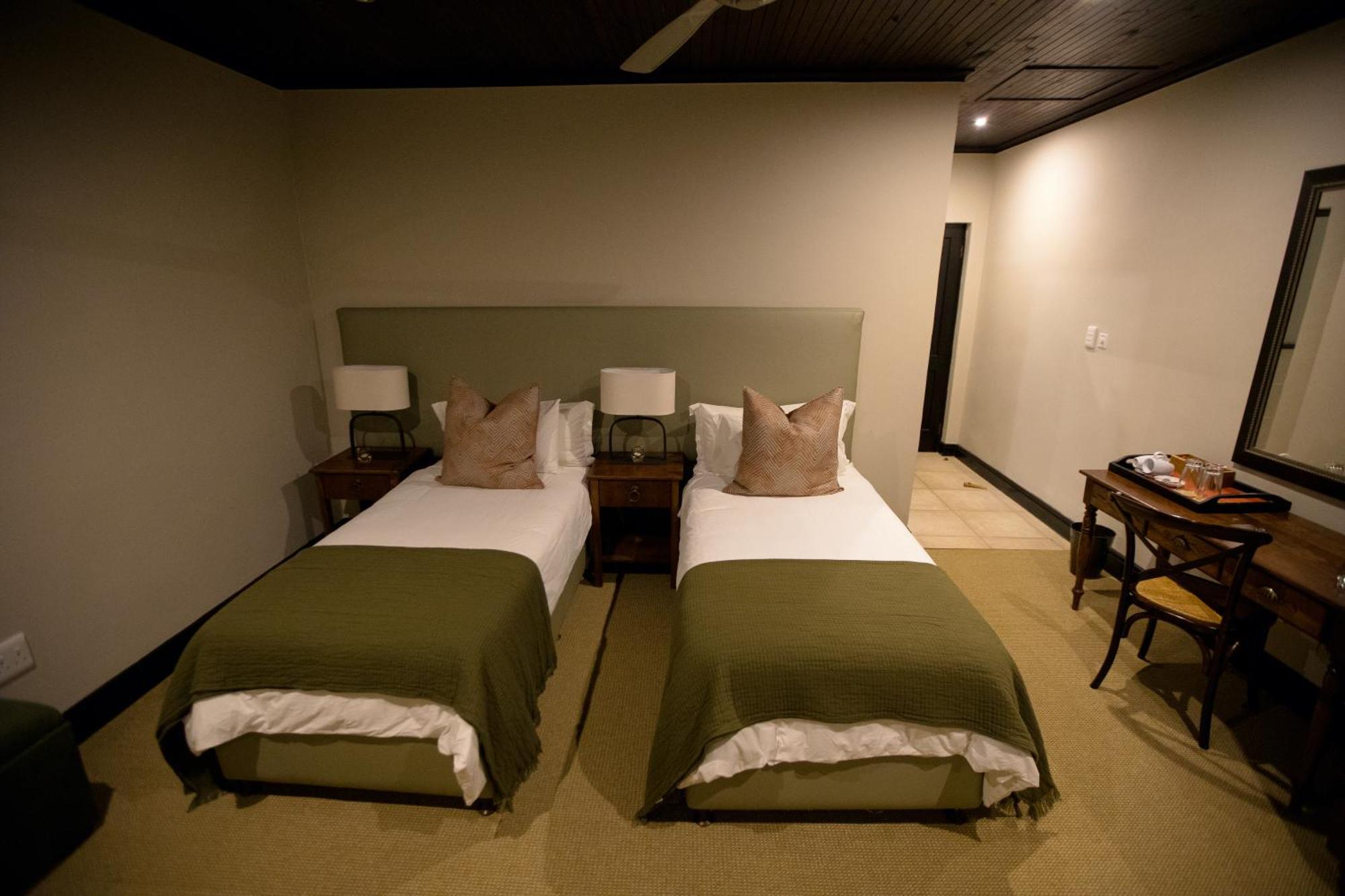 Swartberg Private Game Lodge 奥茨胡恩 外观 照片