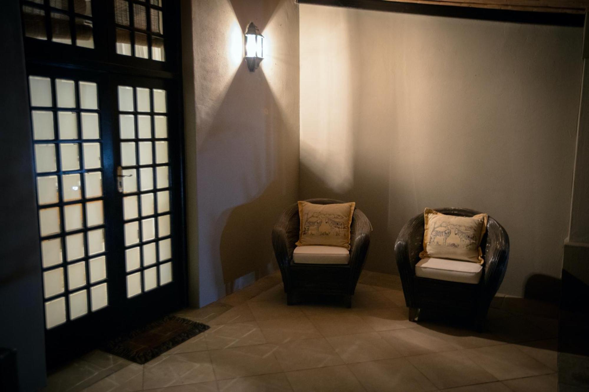 Swartberg Private Game Lodge 奥茨胡恩 外观 照片