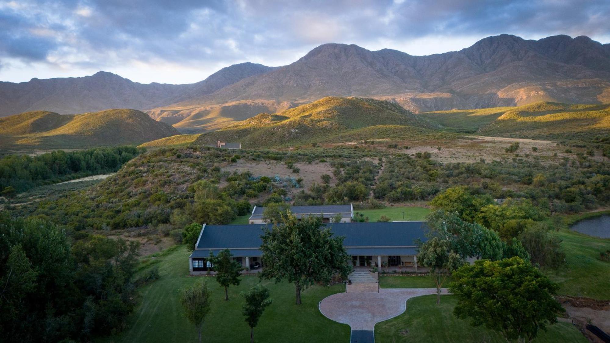 Swartberg Private Game Lodge 奥茨胡恩 外观 照片
