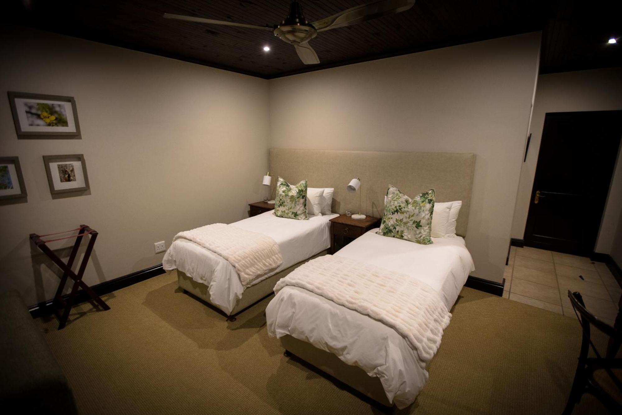 Swartberg Private Game Lodge 奥茨胡恩 外观 照片