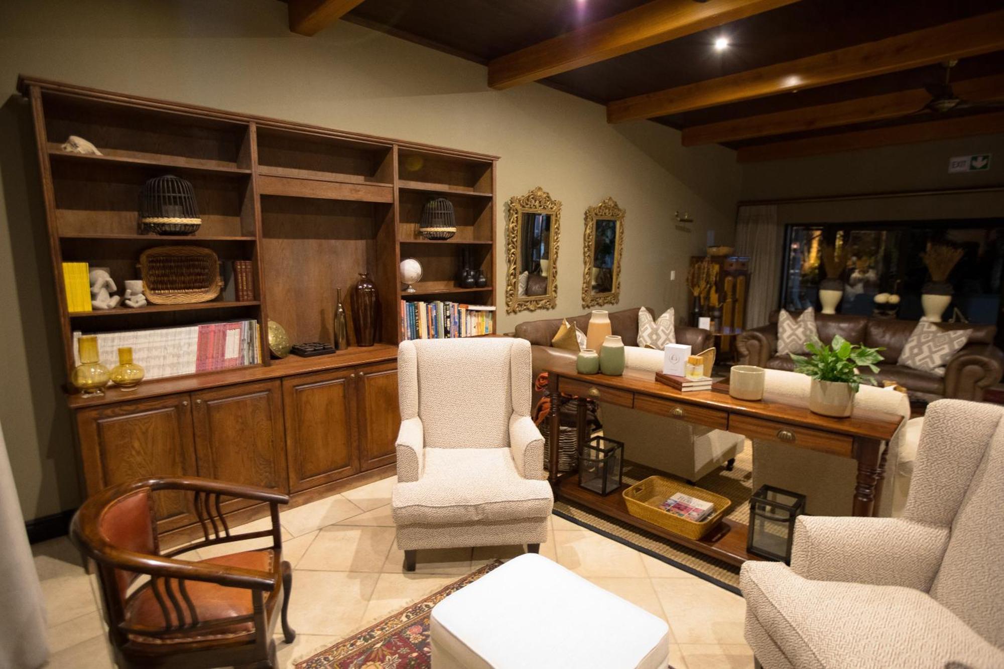 Swartberg Private Game Lodge 奥茨胡恩 外观 照片